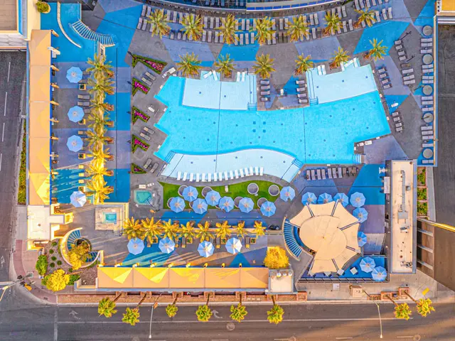Las Vegas Pools & Dayclubs Guide photo