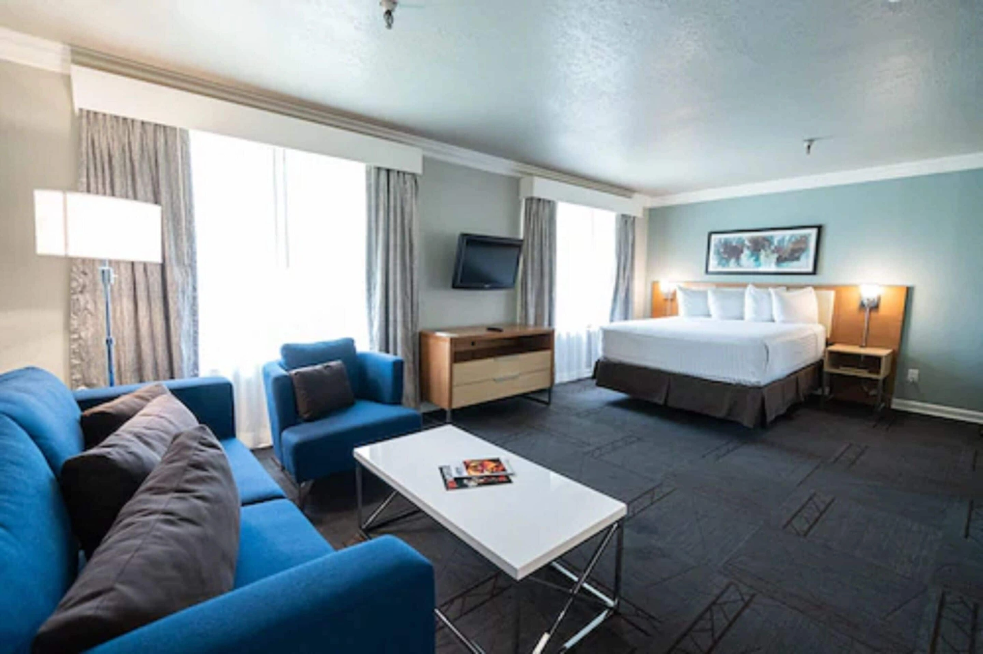Monarch King Suite