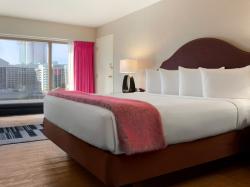 FAB Room, 1 King, Non-Smoking, Accessible Roll-In