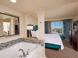 1 King Bed Suite - Mobility Accessible