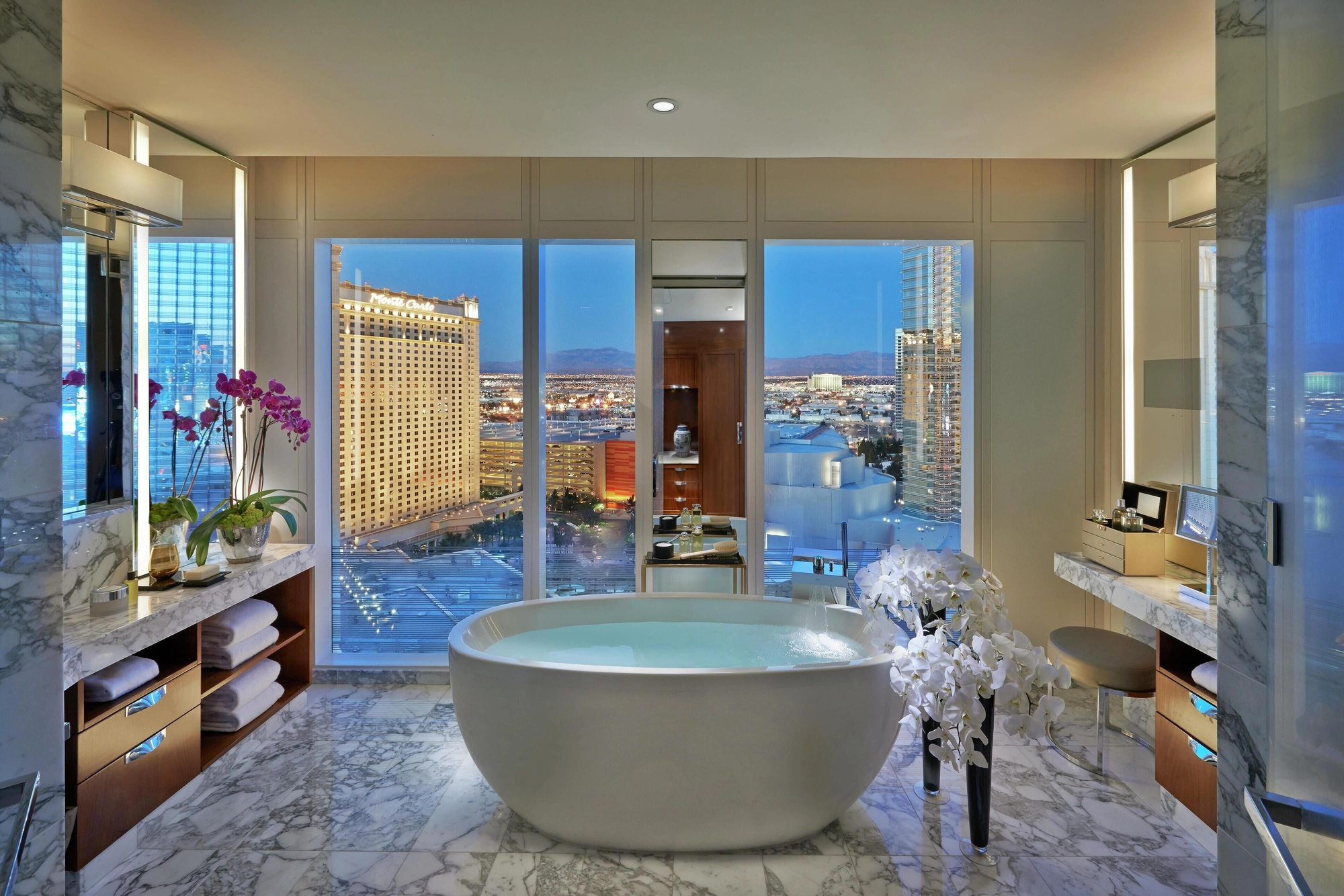 Penthouse Suite 1 King Bed