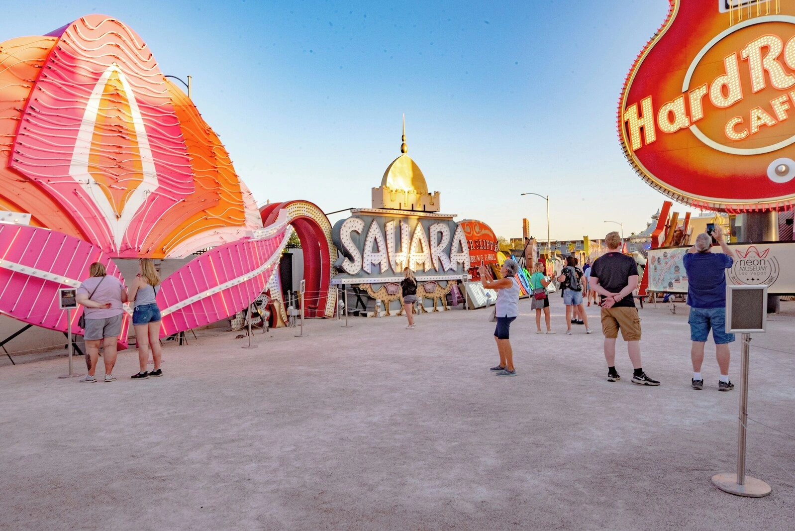 Big Bus Neon Museum Night Tour