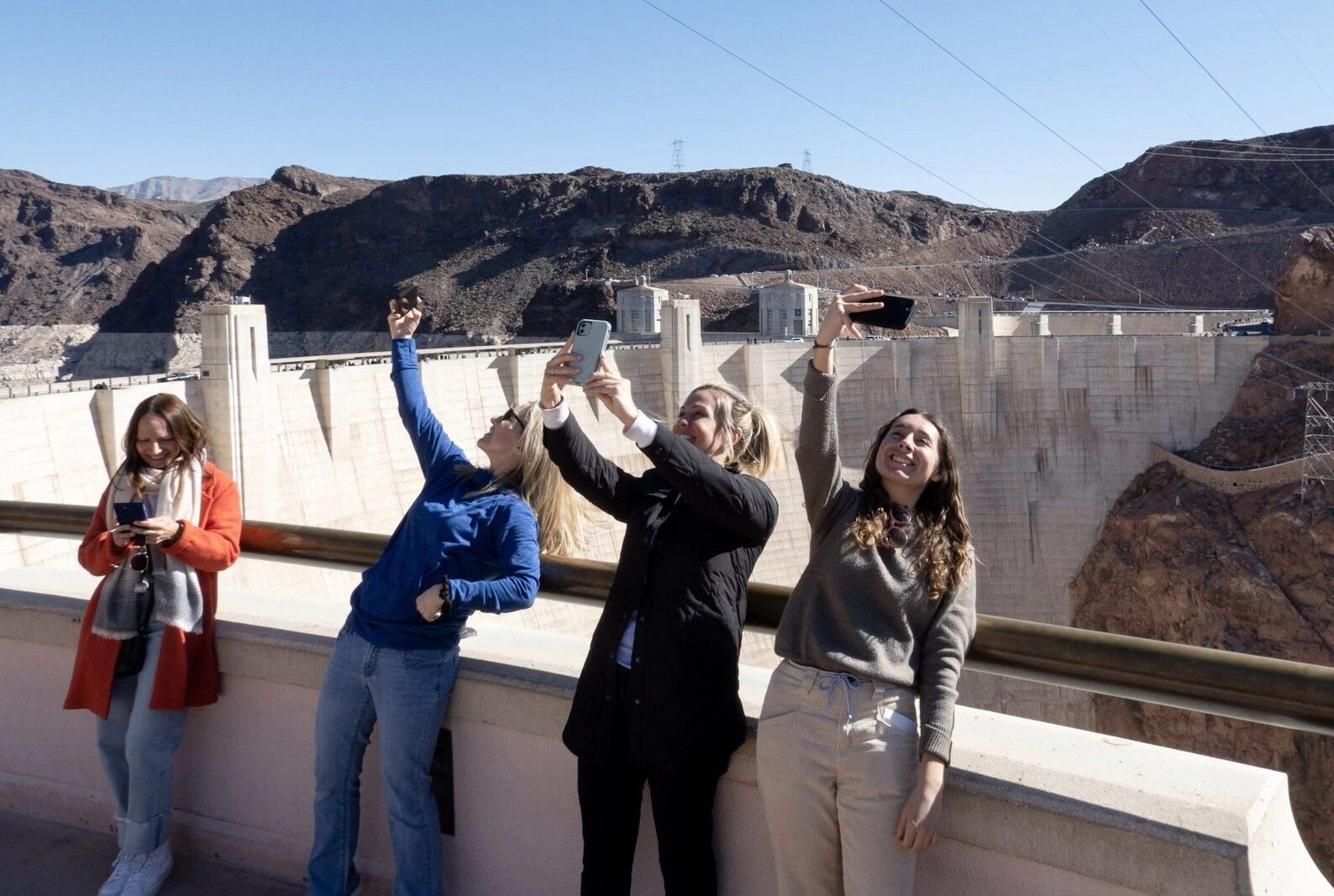 Grand Canyon West Rim and Hoover Dam Photo Stop Bus Tour